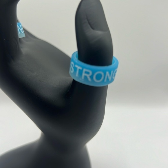 Silicone Ring Set LIVE STRONG Stretch Rings - Picture 4 of 4
